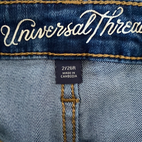 Universal Thread mid rise skinny Jean shorts size 2 / 26 - Picture 2 of 4